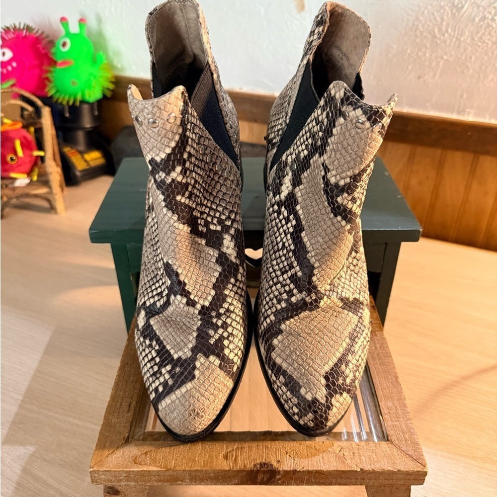 Steve Madden “Cade” Snake Print Almond Toe Chelsea Booties - Picture 2 of 6
